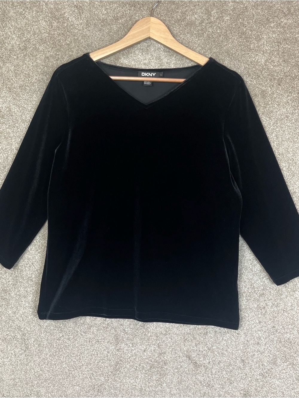 DKNY Shirt Womens Large Black Velour 3/4 Sleeve Pullover V Neck Stretch- 5167